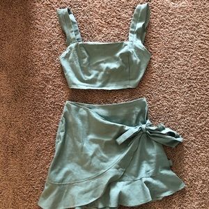 NWOT Adorable sage green Showpo 2 piece outfit!